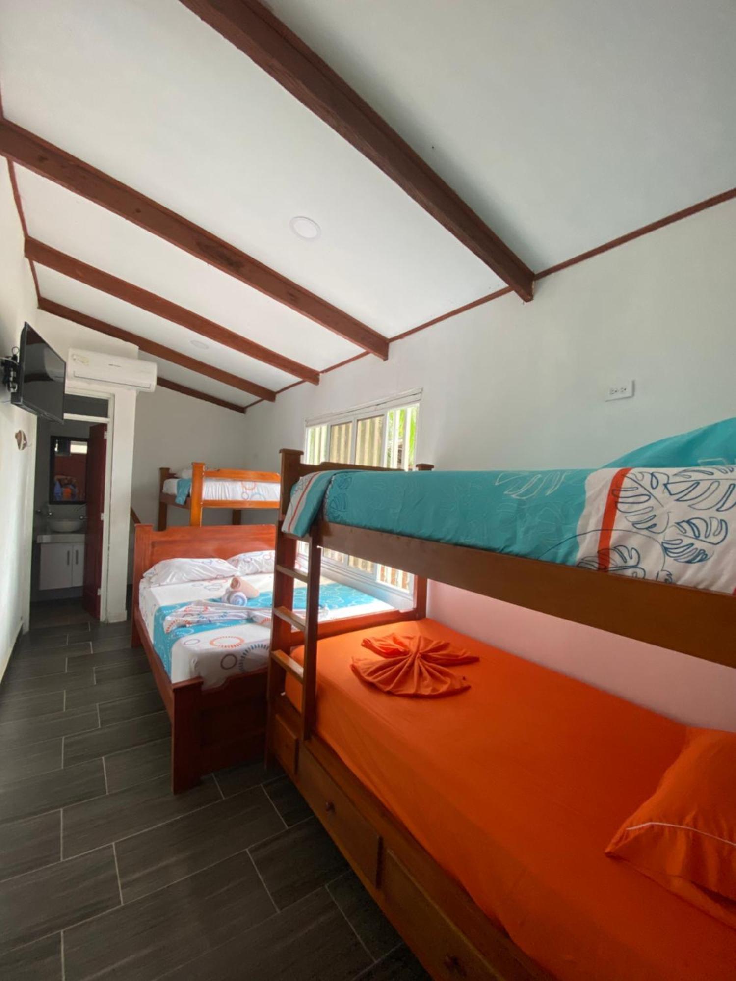 Acuarios Hostal Playa Ladrilleros Екстериор снимка
